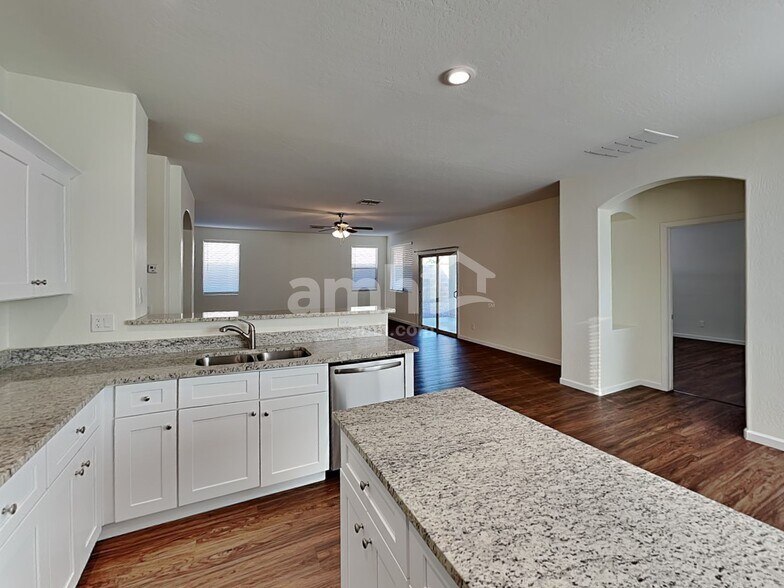 Building Photo - 2975 E Merlot St