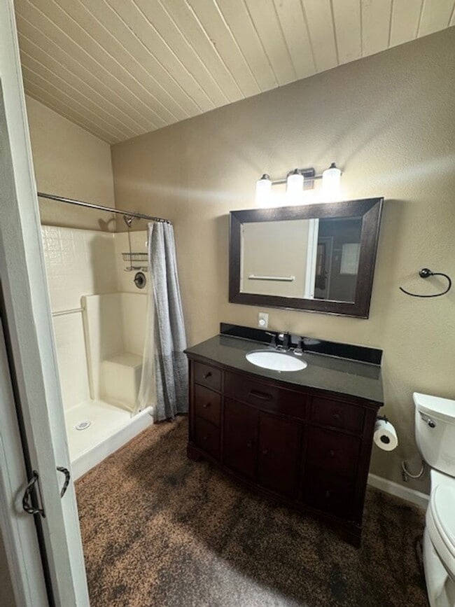 Building Photo - Available for Move In 3 Bed, 2.5 Bath Home...