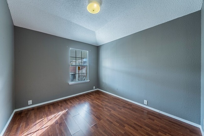 Building Photo - Move-In Ready 4BR/2BA Home in Crowley, TX