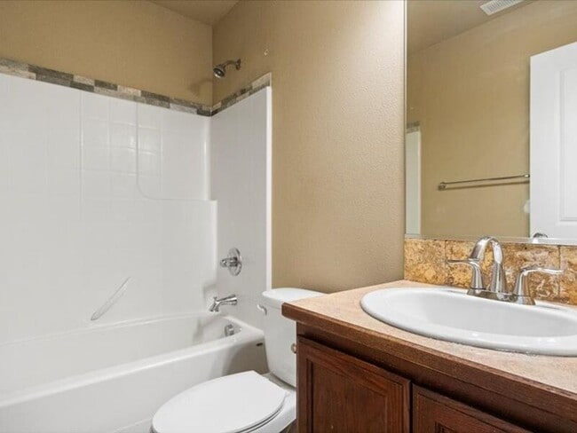 Building Photo - 506 Manzanita Ln