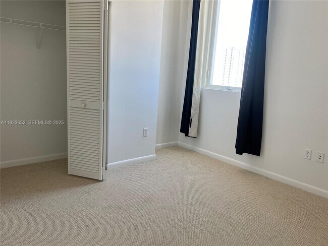 Building Photo - 253 NE 2nd St