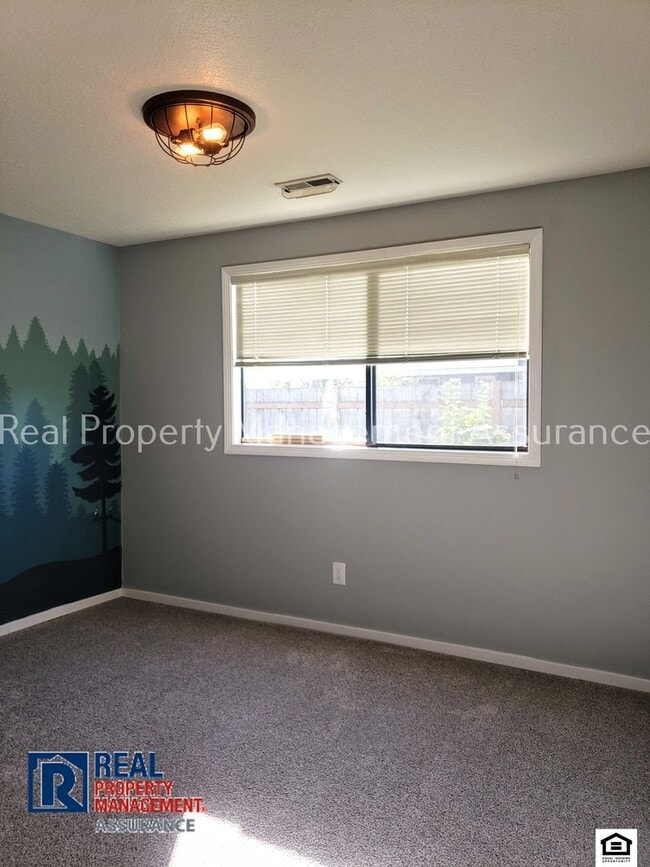 Building Photo - 1400 NE 14th Ave