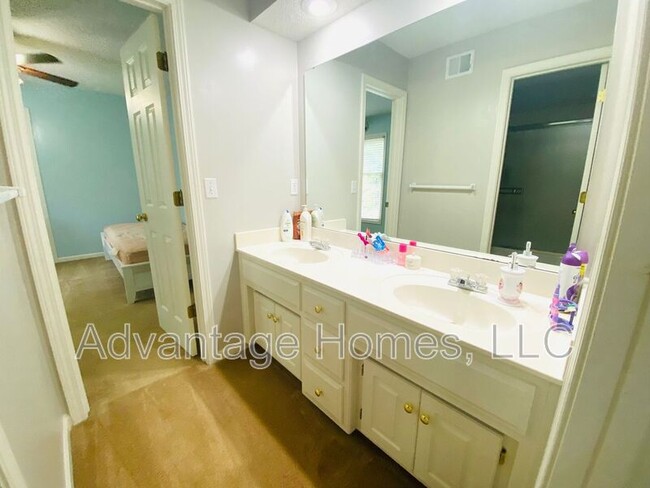 Building Photo - 14117 Parkhill Ln