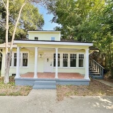 Building Photo - 2207 Bell St