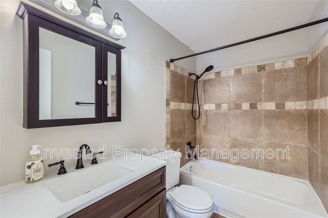 Building Photo - 5012 S Field Ct
