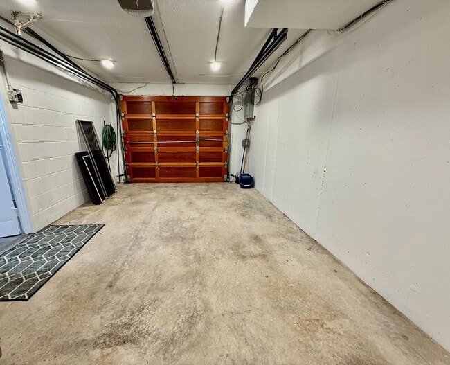 Building Photo - RARELY Offered completely RENOVATED PACKER PARK 3 Bedroom/2.5 Bath HOME w/ Central AC-HARDWOOD Fl...