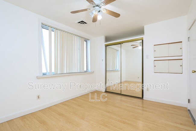 Building Photo - 1004 Oregon Ave