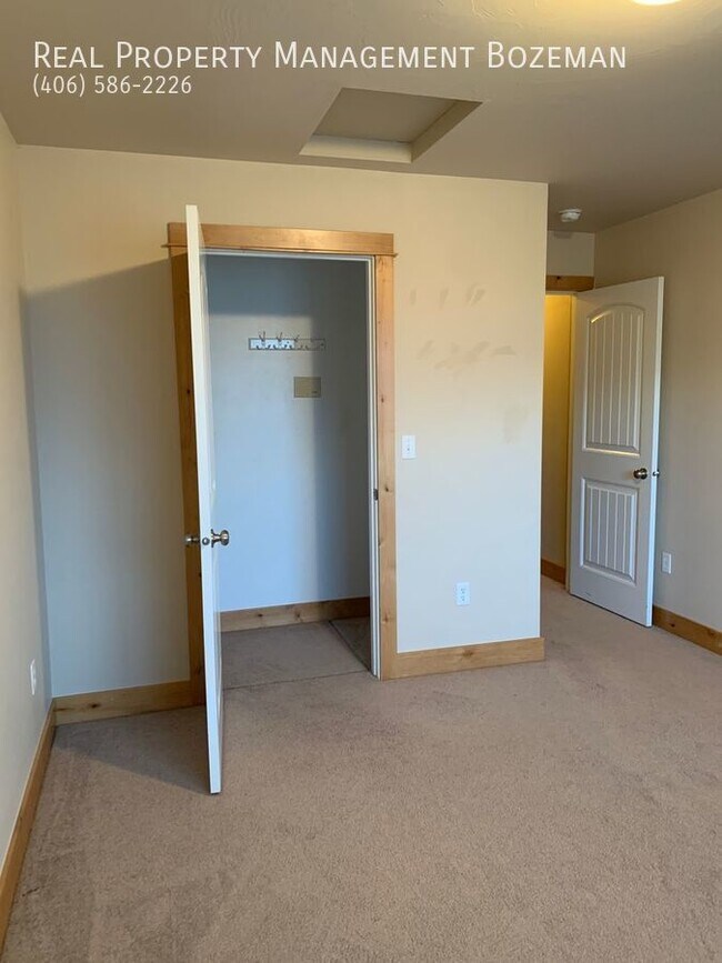 Building Photo - 170 Talon Way
