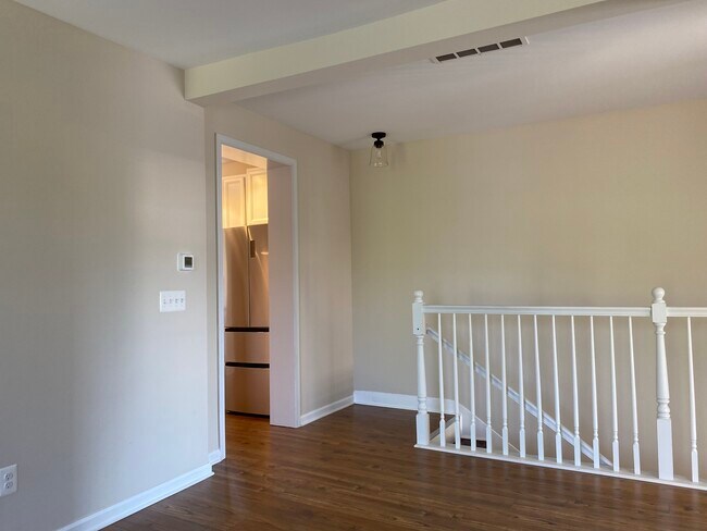 Building Photo - 13 John St