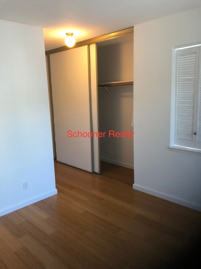 Building Photo - CHARMING 2-STORY TOWNHOUSE IN DESIRABLE SA...