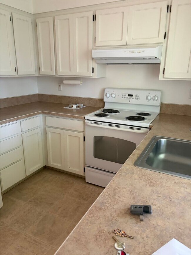 Building Photo - 2 Bedroom Duplex in Newberg