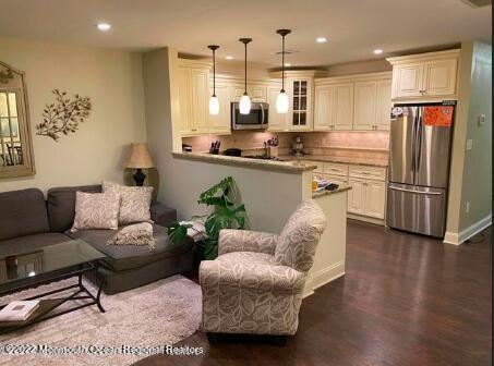 Building Photo - 64 Holly Dr