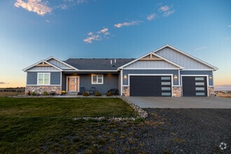 Building Photo - 2428 Sunshine Dr