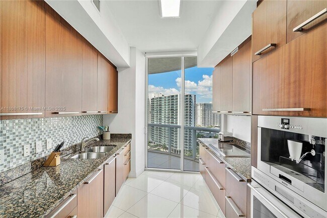 Building Photo - 15811 Collins Ave
