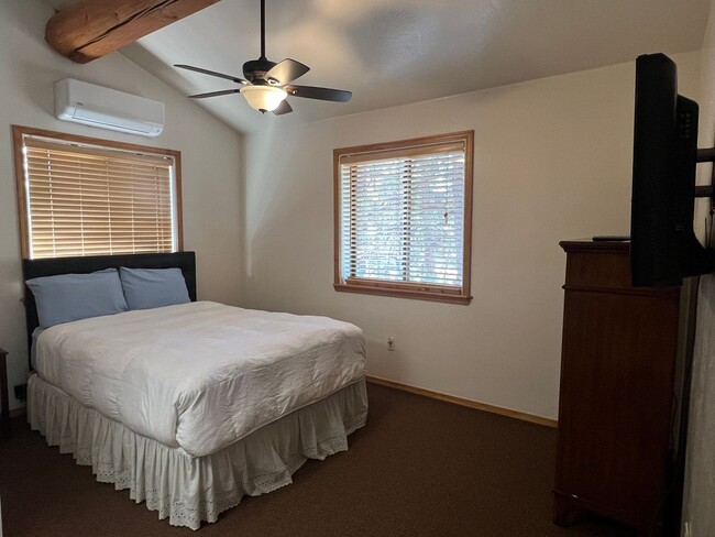 Building Photo - 3 Bedroom, 2.5 Bath Mountain Home on 1 Acre