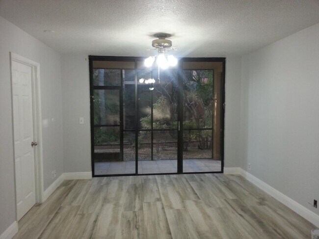 Building Photo - 15579 Miami Lakeway N