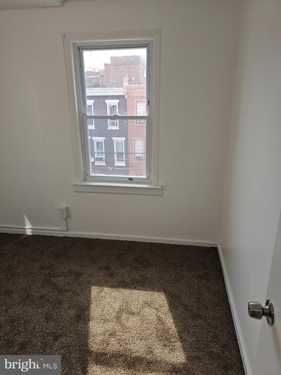 Building Photo - 43 E Silver St