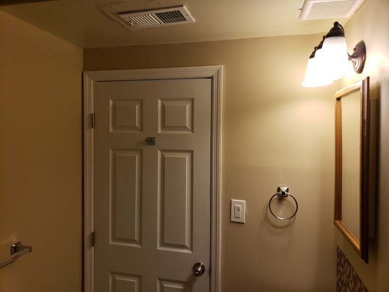 Bathroom #1 - 43 Lissner Ave