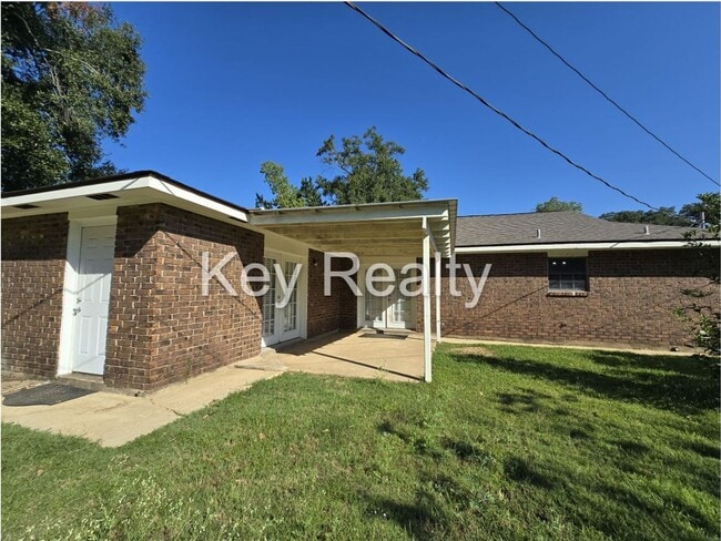 Building Photo - 2412 Greenway Dr