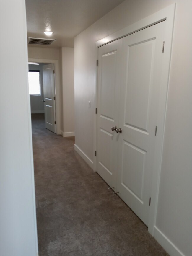 Building Photo - 1005 N Tortoise Rock Dr