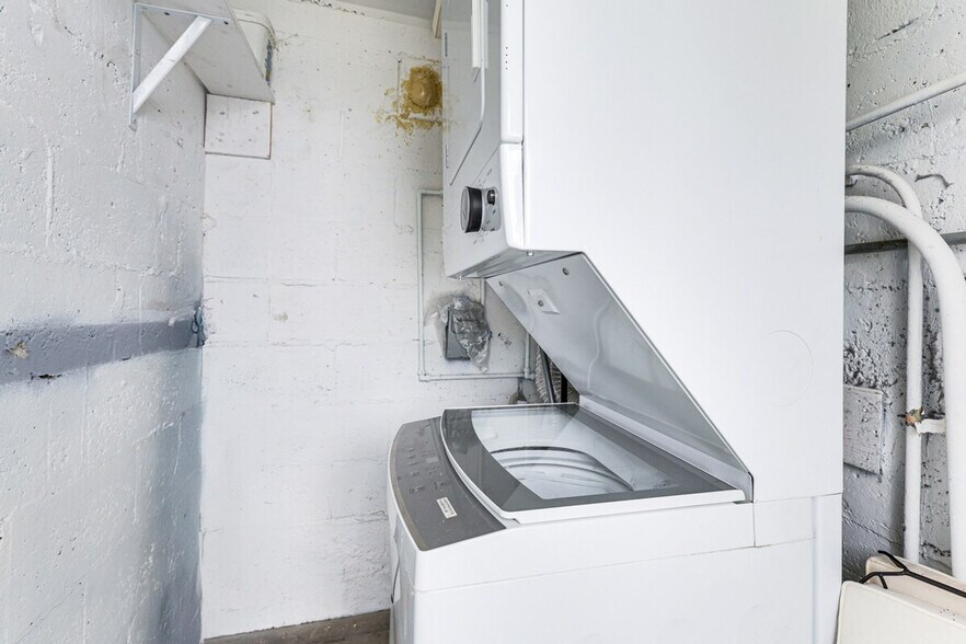 Building Photo - 12415 NW 20th Ct