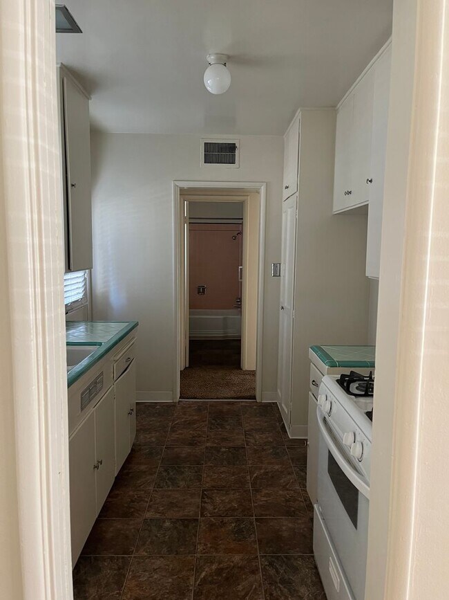 Building Photo - 2908 Sunset Ave