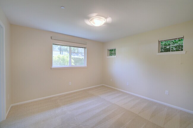 Building Photo - 11306 124th Ave NE