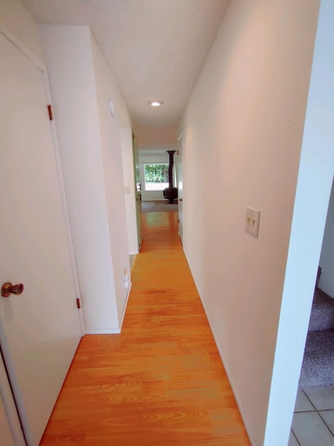 Building Photo - 3 bed 2 bath townhouse in Winslow Park!
