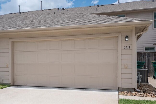 Building Photo - 9215 Monarch Mist Ln