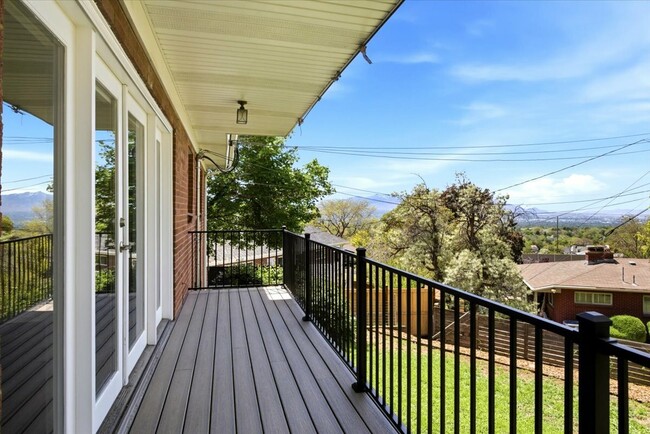Building Photo - 3036 Sequoia Dr