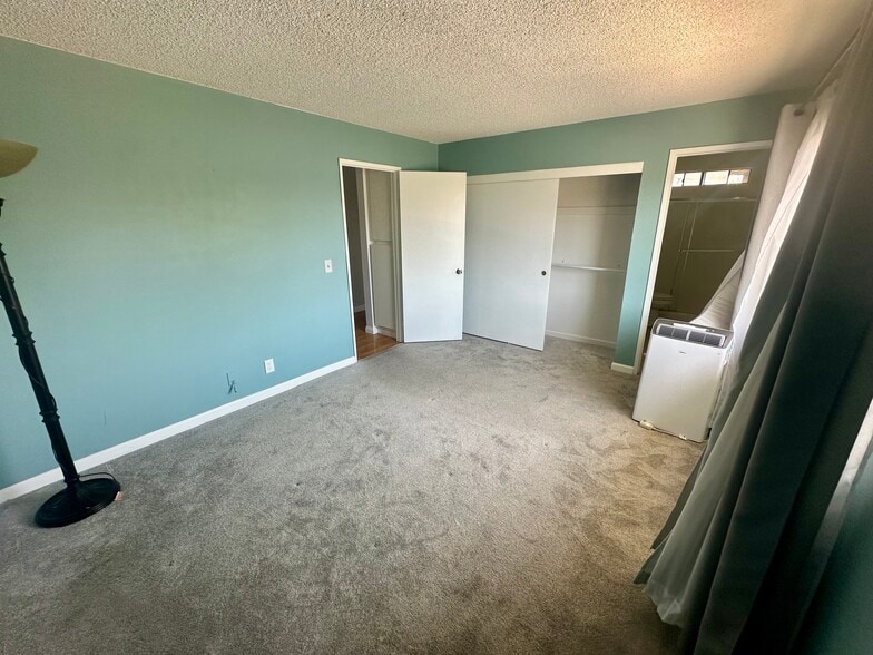 Building Photo - 4515 California Ave