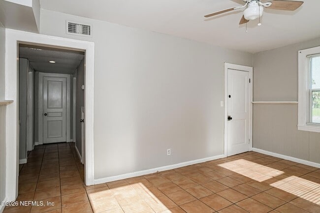 Building Photo - 214 8th Ave N