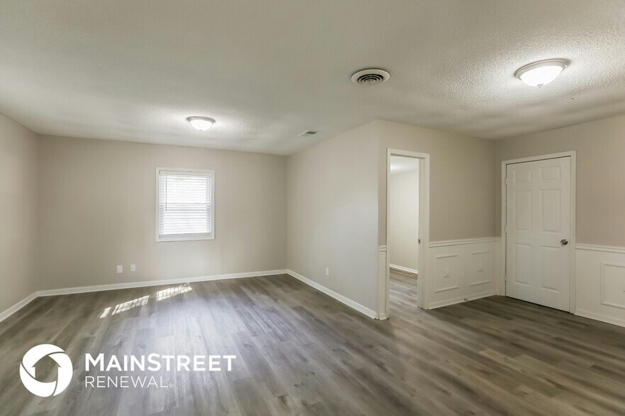 Building Photo - 2307 NE 59th St