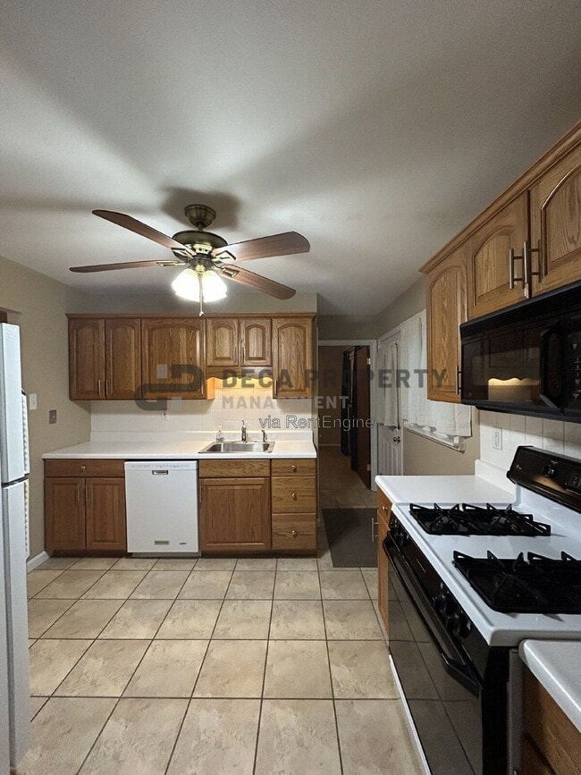 Building Photo - 6405 Kingsway Dr