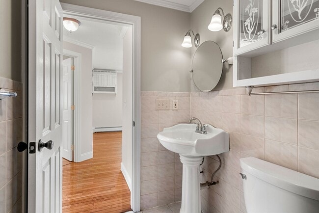 Building Photo - 305 Pine St