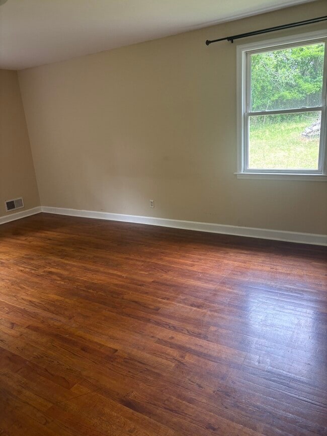 Building Photo - 514 Weed Dr