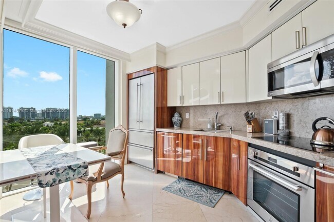 Building Photo - 18911 Collins Ave