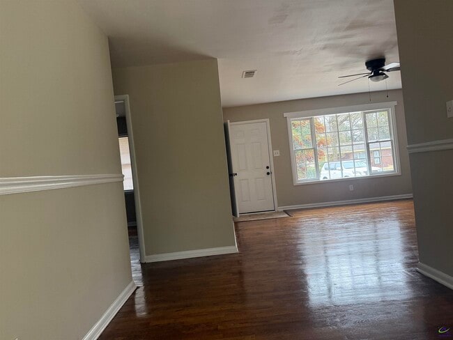 Building Photo - 417 Willow Ave