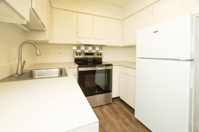 Building Photo - Stylishly Renovated 1 Bedroom in Historic Irvington!