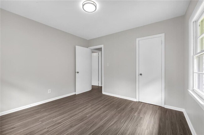 Building Photo - 1641 Rockcliff Pl SE