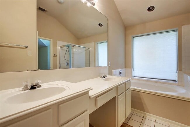 Building Photo - 3614 Bird House Dr