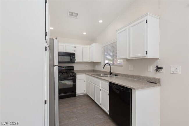 Building Photo - 5748 Chisolm Trail