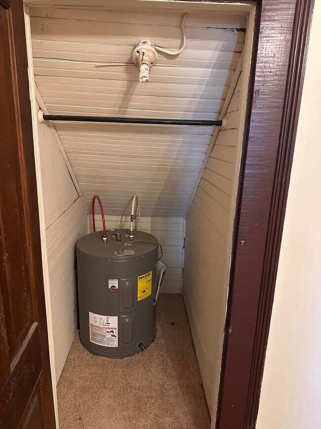 Building Photo - 310 E Granville St