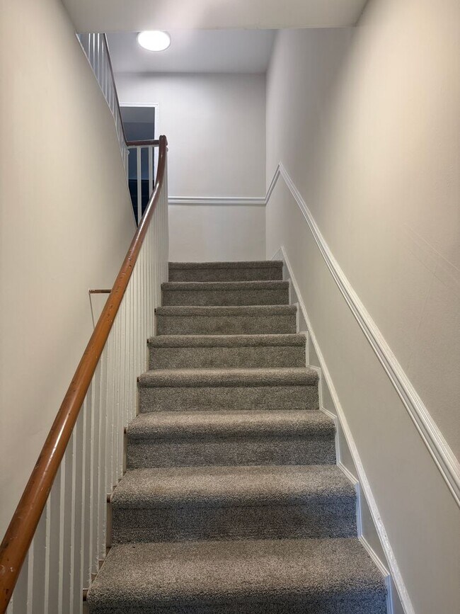 Building Photo - Renovated Unit in Downtown Frederick!