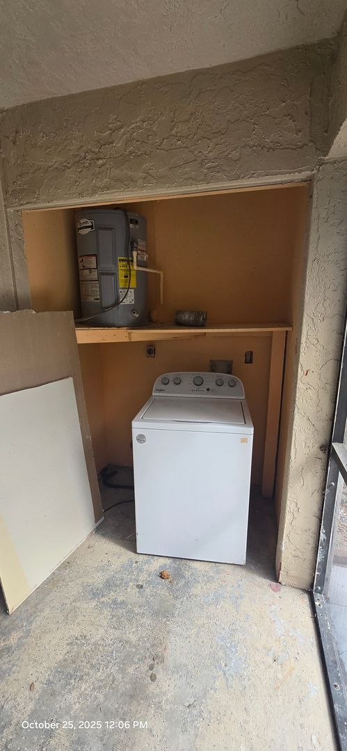 Building Photo - Welcome home! This beautifully updated Duplex 2BR/2BA