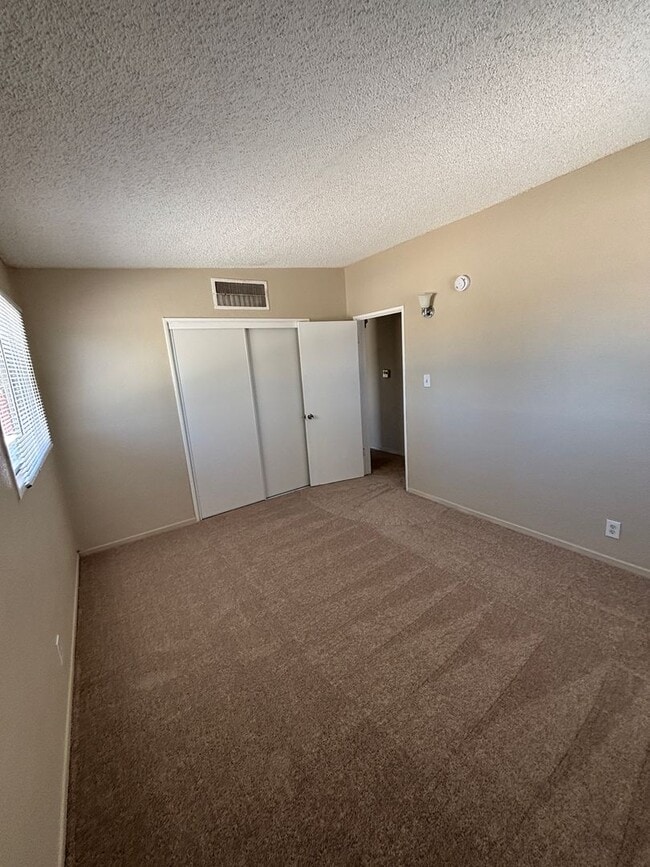 Building Photo - 408 Sahara Dr