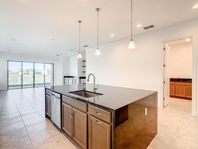 Building Photo - Eagle Creek Luxury Home