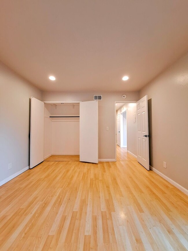 Building Photo - Beautiful 2bd Single Story House With Gate...