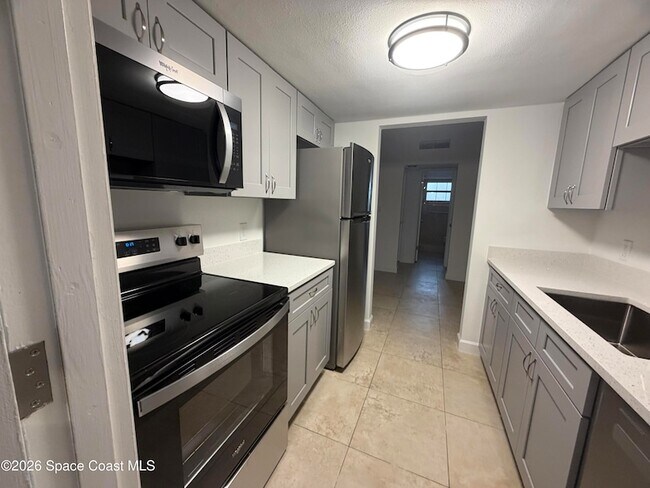 Building Photo - 154 Crescent Beach Dr