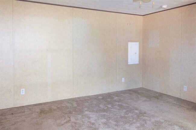 Building Photo - 8916 Lakeside Dr